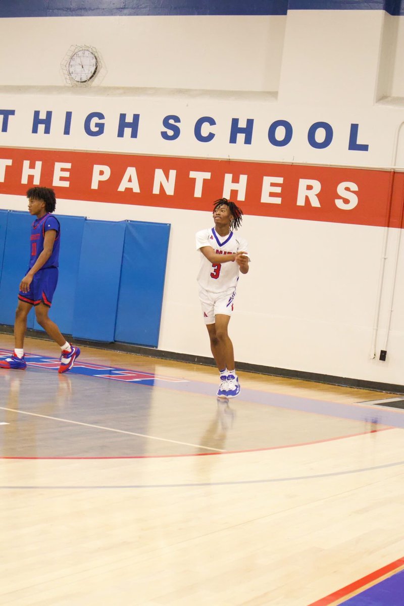 nolimitmjay1's tweet image. 15pts 5asst 5steals 3rebs tonight 💙