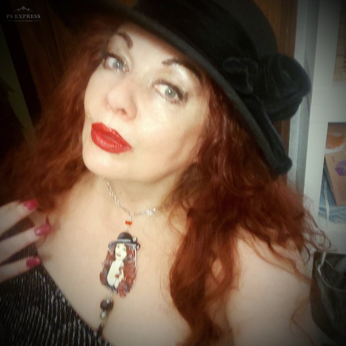 Mi piace vivere la notte &hearts;️ J'aime  vivre la nuit &hearts;️ I like to live at  night &hearts;️ #skype #socialmedia<a href="/tag/selfie"class="tags"><span>#selfie</span></a><a href="/tag/accessories"class="tags"><span>#accessories</span></a><a href="/tag/follow"class="tags"><span>#follow</span></a><a href="/tag/actress"class="tags"><span>#actress</span></a><a href="/tag/night"class="tags"><span>#night</span></a><a href="/tag/followers"class="tags"><span>#followers</span></a>