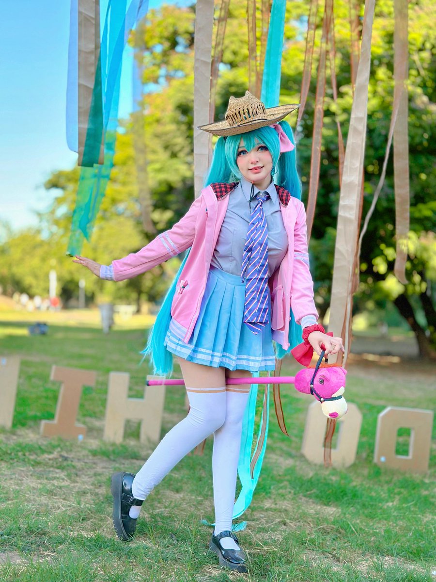 Mishi39Miku's tweet photo. Hello World! Mexican Miku invites You tacos 🐎🐴🌮🌮🇲🇽 #MikuMonday #Hatsunemiku #初音ミク  #cosplayersgirl #kawaiiぶいちゅーばー #anime https://t.co/9EAr81bba6