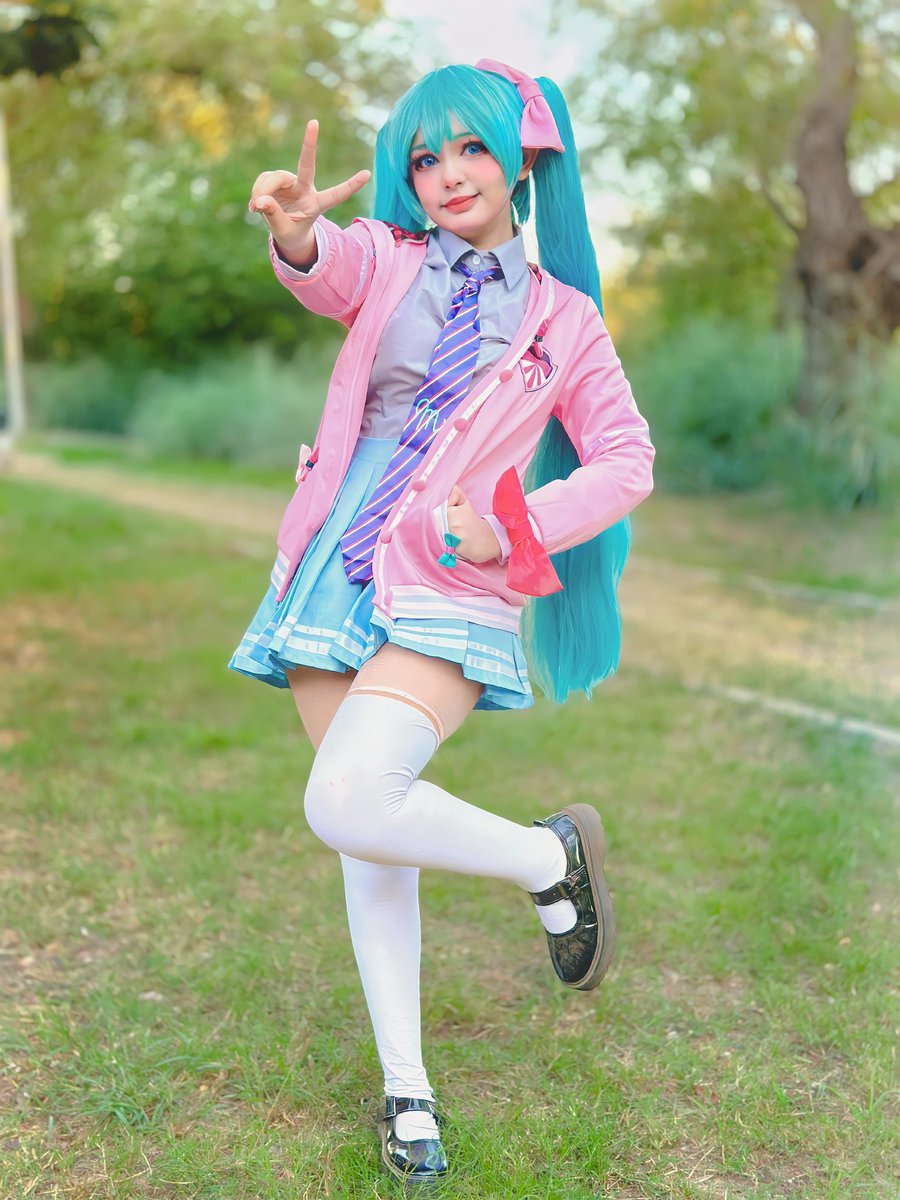 Mishi39Miku's tweet photo. Hello World! Mexican Miku invites You tacos 🐎🐴🌮🌮🇲🇽 #MikuMonday #Hatsunemiku #初音ミク  #cosplayersgirl #kawaiiぶいちゅーばー #anime https://t.co/9EAr81bba6