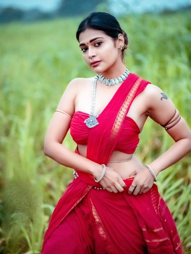 dinakural_'s tweet photo. Gorgeous actress #DharshaGupta brings #Poonguzhali from #PonniyinSelvan to life. https://t.co/0CiaCON1Nq