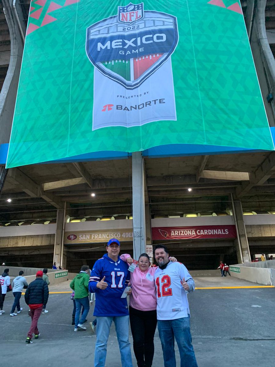 lupix89's tweet photo. #NFLMexicoGame regresamos al azteca a un juego de la @nflmx y de nuevo @49ers vs @AZCardinals 17 años después!!! #brotherstime (gustos en equipos diferentes, pero amamos la NFL) #BillsMafia #FinsUp #TampaBay https://t.co/fT3ZtUG56A