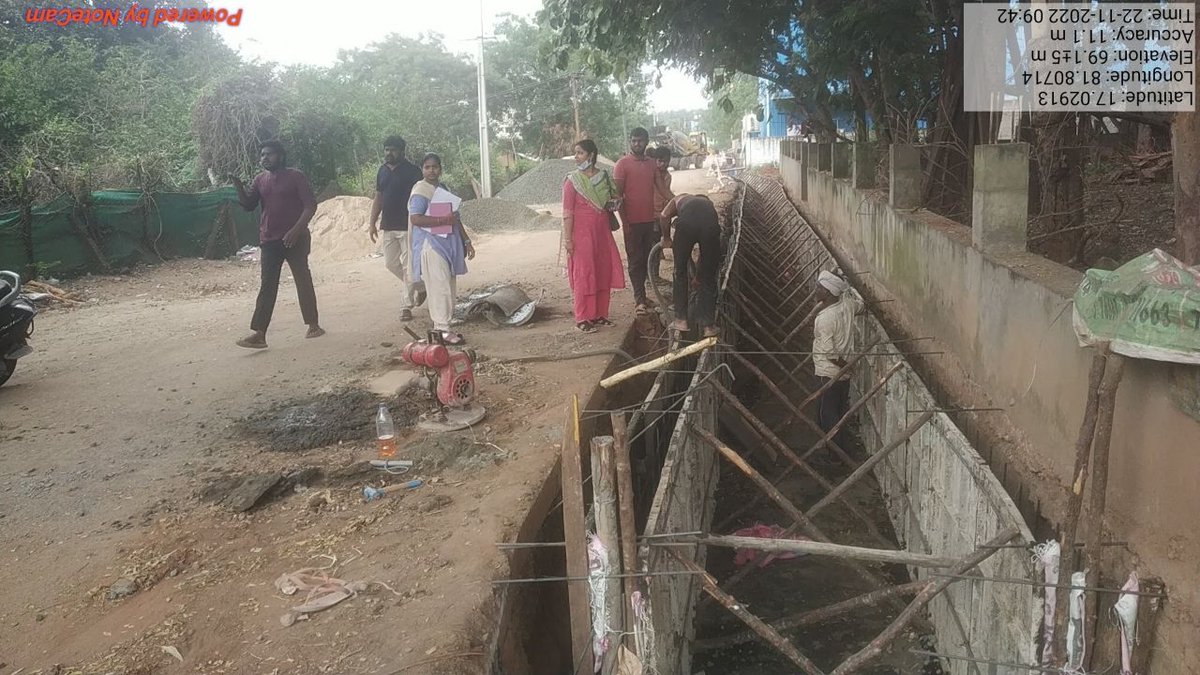 RMCoffice's tweet photo. CC drain wall work at Chowdeswar nagar, Lalacheruvu by @RMCoffice Engineering staff.
#CCDrain #drainage #drainagesystem #swachsurvekshan2023 #IndianSwachhataLeague #SwachhAmritMahotsav #swachhrajahmundry #SwachhRajamahendravaram https://t.co/PA3hdowl4K