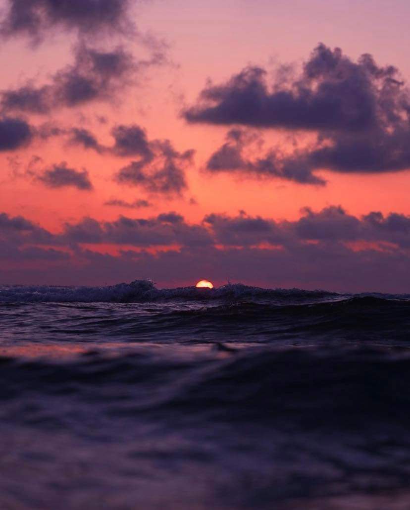 quezni's tweet photo. Take me somewhere sun kisses the ocean https://t.co/UFfdJhF7Fh