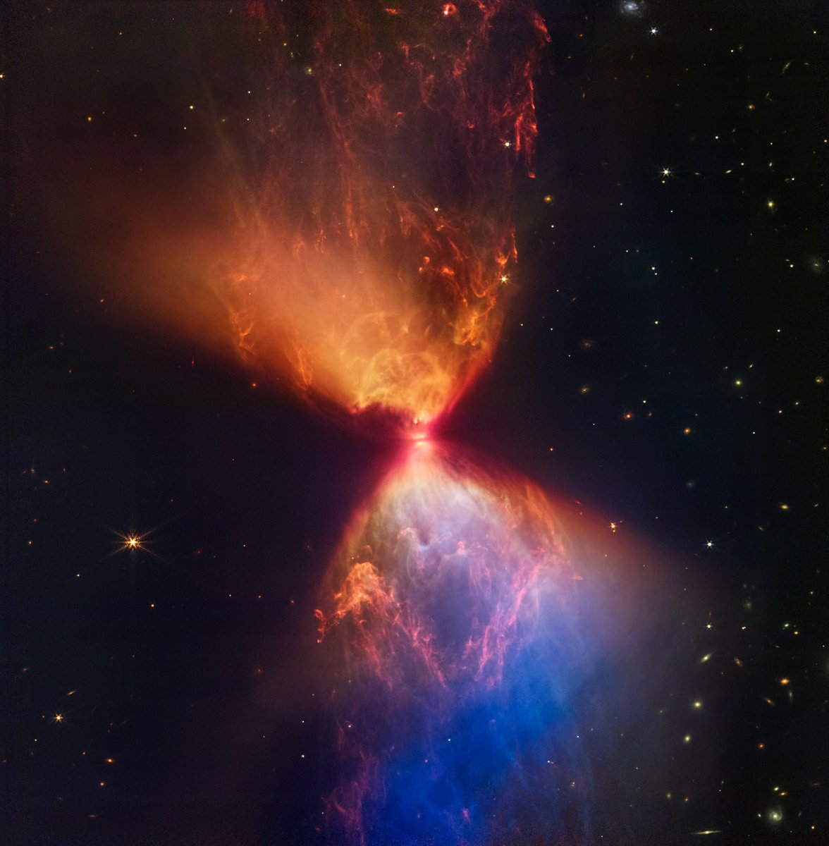 scinexx's tweet photo. Bild der Woche: Ein Sternenbaby in bunter Wiege. James-Webb-Teleskop zeigt leuchtende "Sanduhr" um einen frühen Protostern. #Protostern #JWST #JamesWebbTeleskop #Astronomie
https://t.co/PLInbmjXwx https://t.co/SfYselldfJ