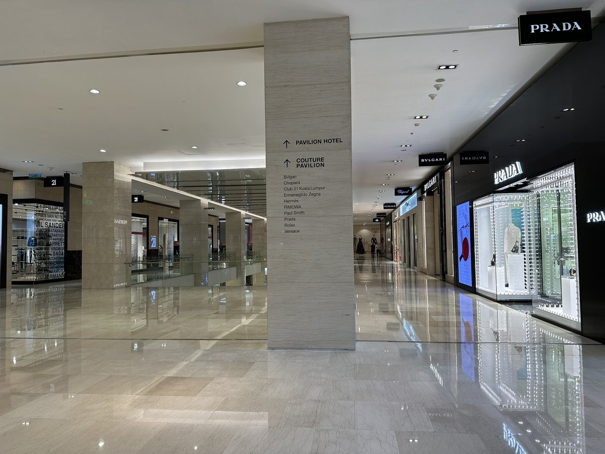 smileyNdimples's tweet photo. I went to Prada store today and got some info from the staff: 

🐰 The event will be at the 3rd floor 
🐰 Event start at 6PM Malaysia Time
🐰 Staff said “Come join us! Bring your friends too” 🤣

See you on Thursday Nong Win 😘 @winmetawin

#winmetawin #snowballpower https://t.co/TGH7mtflQ6