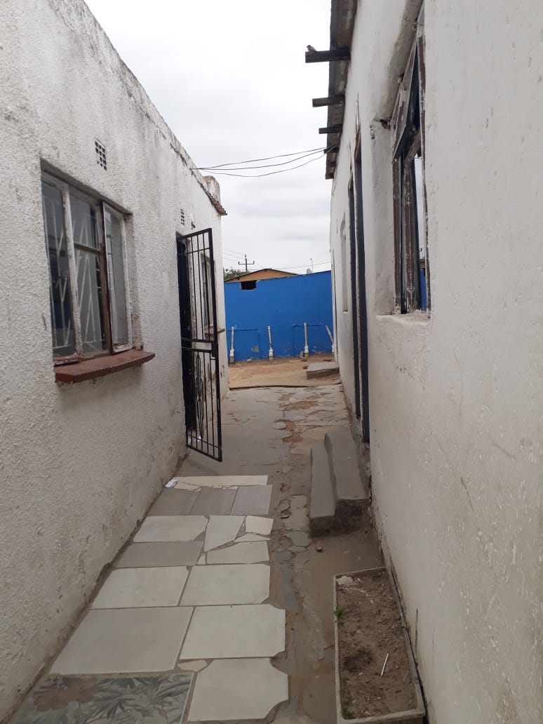 TheTruthPanther's tweet photo. JUST IN: The fake school in Ivory Park that was being run unlawfully by Zimbabwean nationals was ultimately closed by Gauteng Department of Education officials and Operation Dudula, the directors fled the scene as they arrived. https://t.co/SiUgYpOHWW
