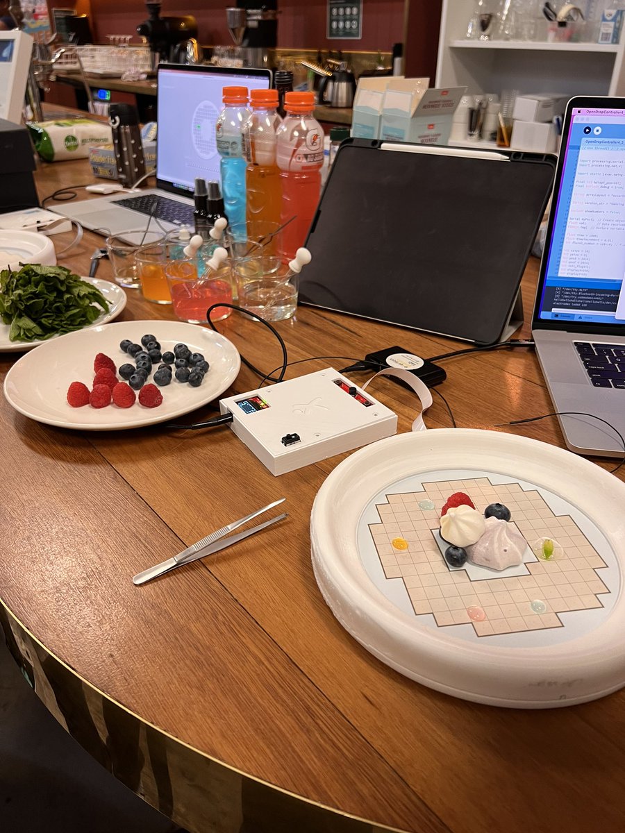 MonashInfotech's tweet photo. They’re alive! We’re blown away by these liquids dancing with the power of electrodes 🤩 @exertiongames https://t.co/1VrkYrAnWm