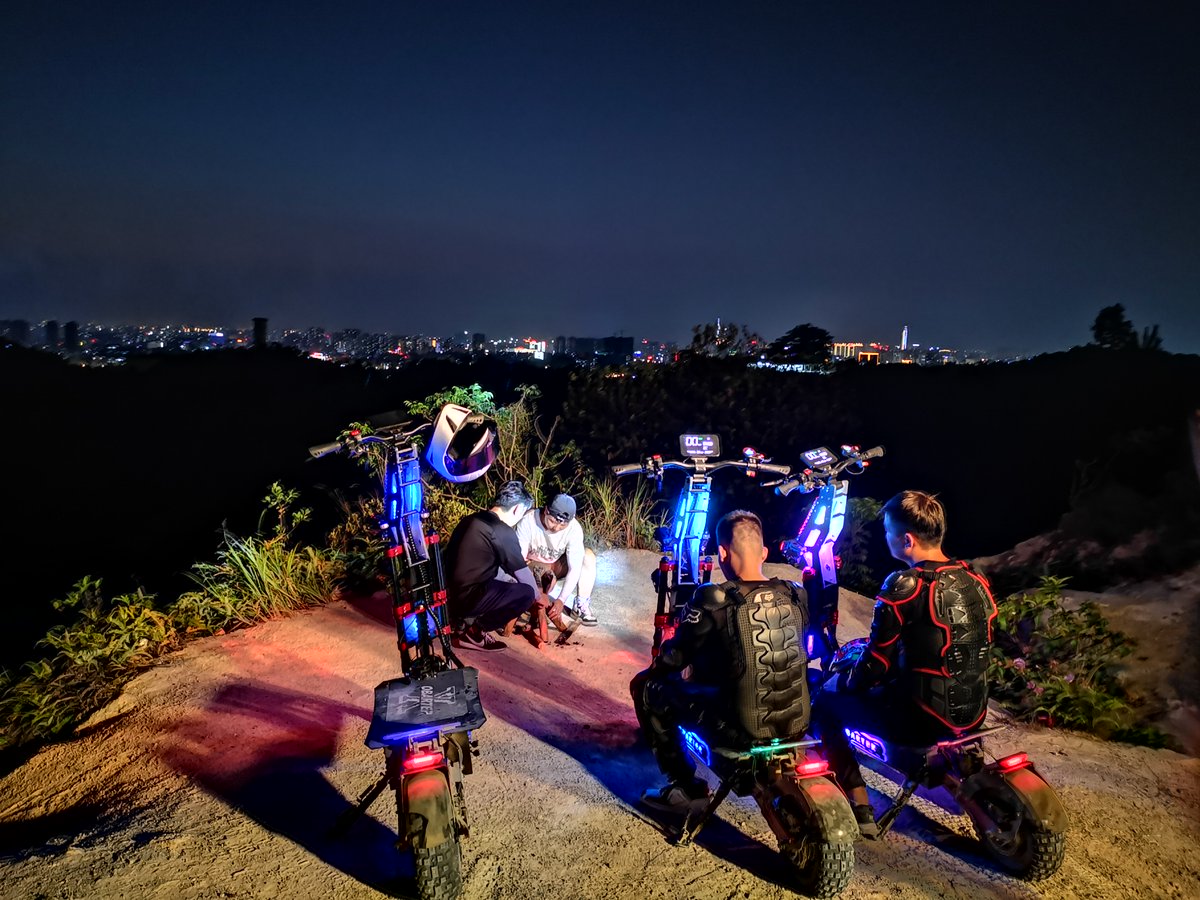 XUPAIPOWER's tweet photo. SOLEIL.HX：HX-X7
Battery Type: 60V60AH
Motor power:4000W*2
Charger:60V 2A
Tires： Road tirel4/5. 0/6. 0
Mileage:Single drivelOO/km Dual drive50/km
Top speed:85km/h-100km/h
#ev #escooter #ebikes #electricskateboard #longboard #board #electricbike #ebikestore #ecobike #ebikelife https://t.co/aWaGc11krW