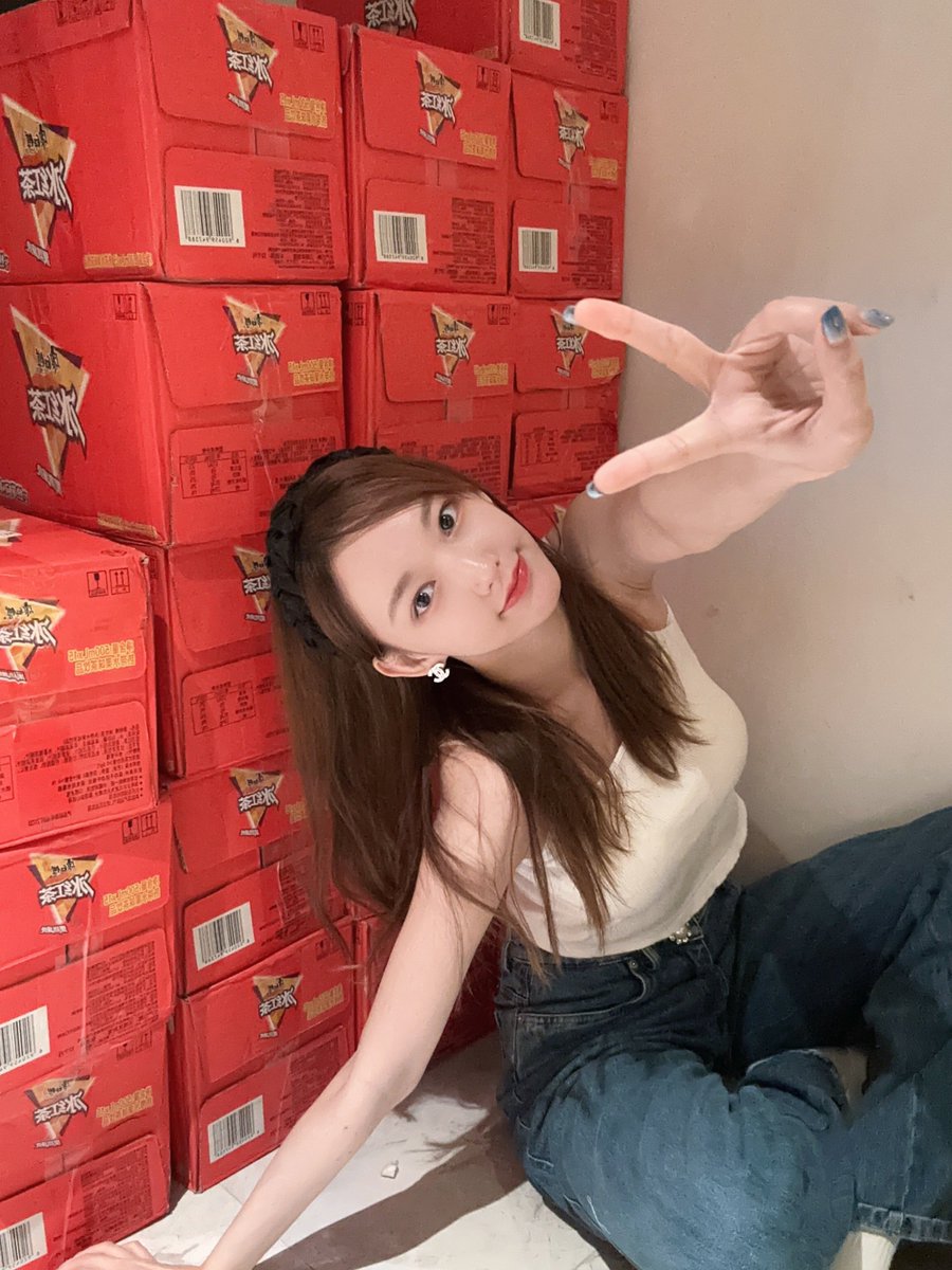 chengxiaoUpdat2's tweet photo. #Chengxiao 【221122 Weibo update】
Realize the freedom of kang ice tea and mickey

#성소 #ソンソ #เฉิงเซียว #우주소녀 #WJSN https://t.co/Lgqx3jqrgN