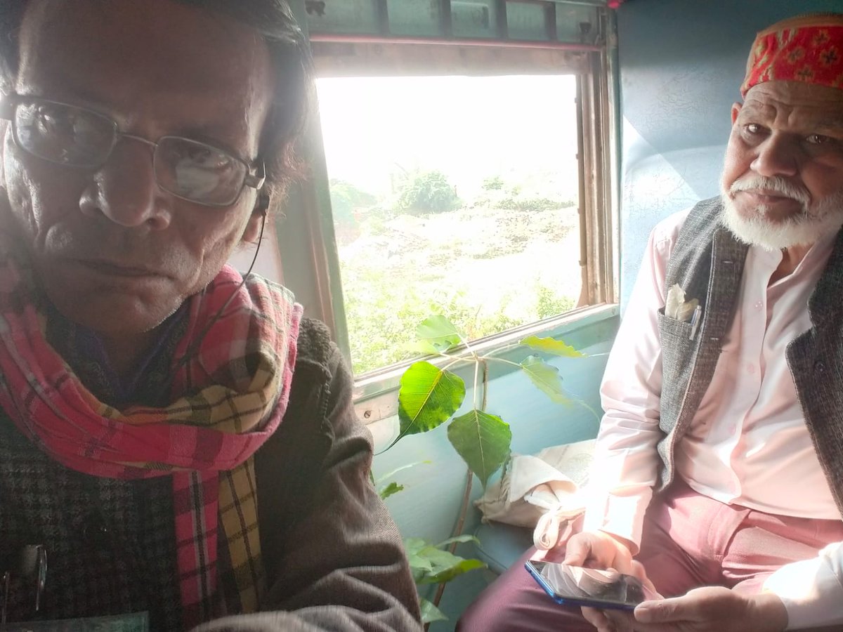 पटना से बनारस । बनारस में पर्यावरण, संरक्षण,संवर्धन और जागरुकता अभियान 🥦 संस्थापक अध्यक्ष डा: धर्मेन्द्र कुमार, उत्प्रेरक, राजेश प्रसाद,पीपल, नीम तुलसी अभियान, पटना, बिहार#neemfoundtion #save