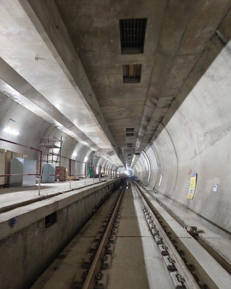 MumbaiMetro3's tweet photo. Out of total 26 u/g stations, 7 metro stations #HutatmaChowk, #Kalbadevi, #Girgaon, #GrantRoad, #Shitladevi, #SantaCruz, #MarolNaka are built using various combinations of NATM and Cut &amp; Cover (C&amp;C) and rest of 19 are by C&amp;C method. https://t.co/GDxPIsX7jB