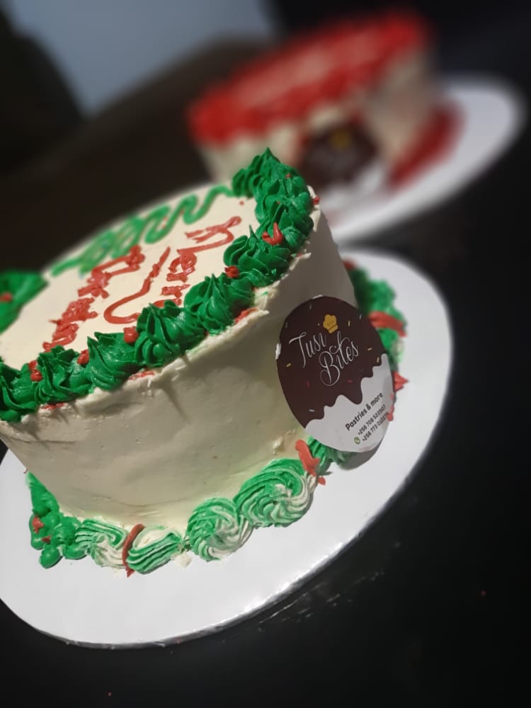 This Christmas, <a href="/tusibitesug/">@tusiBites🇺🇬</a> is ready to bake your best cakes.. 
Book your cakes now 
We are ready to bake your best