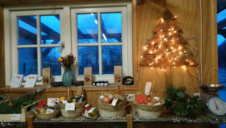 Voor in je agenda!📌
🌲 𝗪𝗶𝗻𝘁𝗲𝗿𝗺𝗮𝗿𝗸𝘁 𝗯𝗶𝗷 𝗦𝘁𝗮𝗱𝘀𝗯𝗼𝗲𝗿𝗱𝗲𝗿𝗶𝗷 𝗖𝗮𝗲𝘁𝘀𝗵𝗮𝗴𝗲 
🗓️ 10 December tussen 10.00 en 14.00 uur
Gezellige wintermarkt met duurzame en lekker biologische producten en start v.d kerstbomen-verkoop #culemborg
bit.ly/3OlNwk8