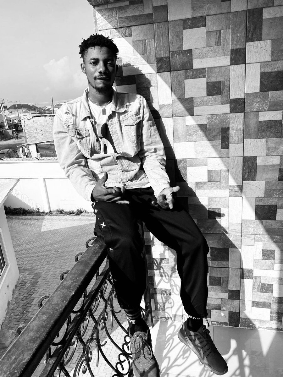 chvmbermusic's tweet photo. +1 
❤️❤️❤️ 002😎

Happy birthday to me meehn😁💪🏿
When I count my blessings I see a thousand reasons to celebrate🍻🎂🕺
God is the greatest🙏🏾 https://t.co/8Uq9YJQVXS