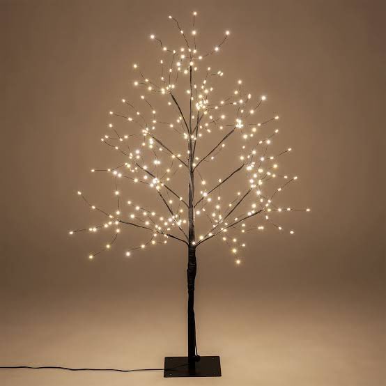 JaneAcuna2's tweet photo. Inspiration . the light up tree &amp; disco dancers https://t.co/B2DmBcNHIh