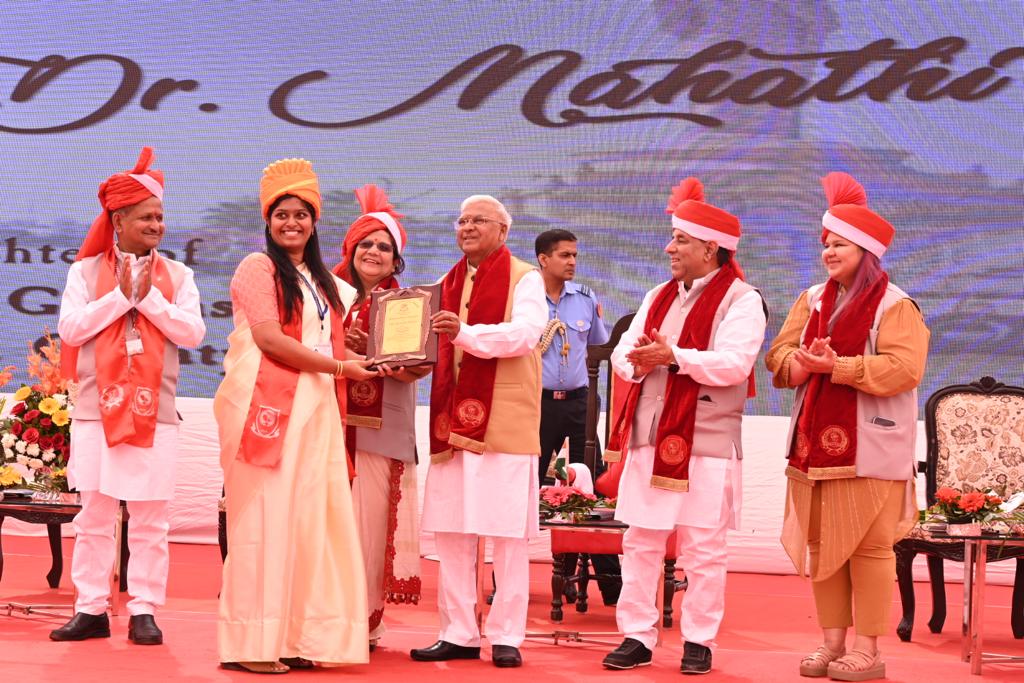 BhabhaUniversty's tweet photo. Glimpses of 'Aarambh 2022'
Bhabha University, Bhabha College of Dental Sciences is celebrating "Aarambh 2022" (दीक्षांत समारोह) on 19th November. 
#Convocation2022 #Aarambh2022 #bhabhauniversity #BCDSconvocation #graduation #convocationday🎓  #University  #convocationceremony🎓 https://t.co/XCSXd61wAj