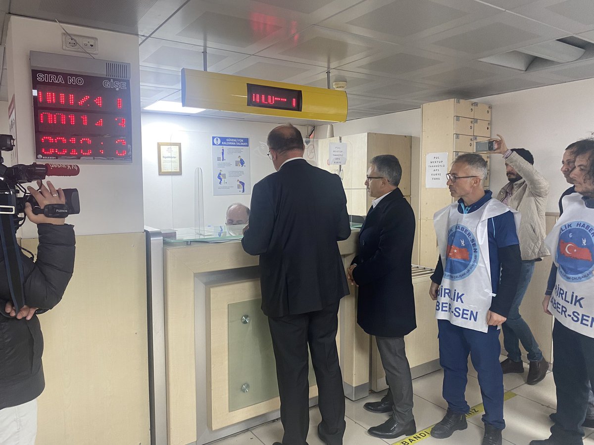 PTT’de İdari Hizmet sözleşmeli olarak çalışan personellerimizin kadroya geçmesi için ilimizde 1.000 imza Türkiye Genelin de 100.000 imza toplayarak basın açıklaması yapıp çalışma bakanlığına gönderdik. Sendika olarak konunun yakınen takibcisi olacağız. 

<a href="/_omerbudak_/">Ömer Budak</a>