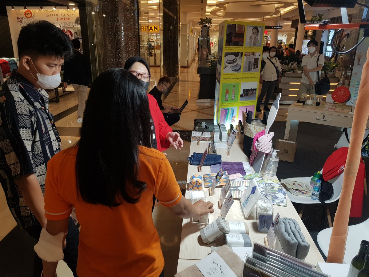 NaraExhibition's tweet photo. Nara Prefecture Product Exhibition start today! You can learn Japan's former capital city history and their local products here. We will also be giving away candies from Nara to visitors who visit our booth. So please come! ^^ #TransStudioBandung https://t.co/yYgqLoZvdJ