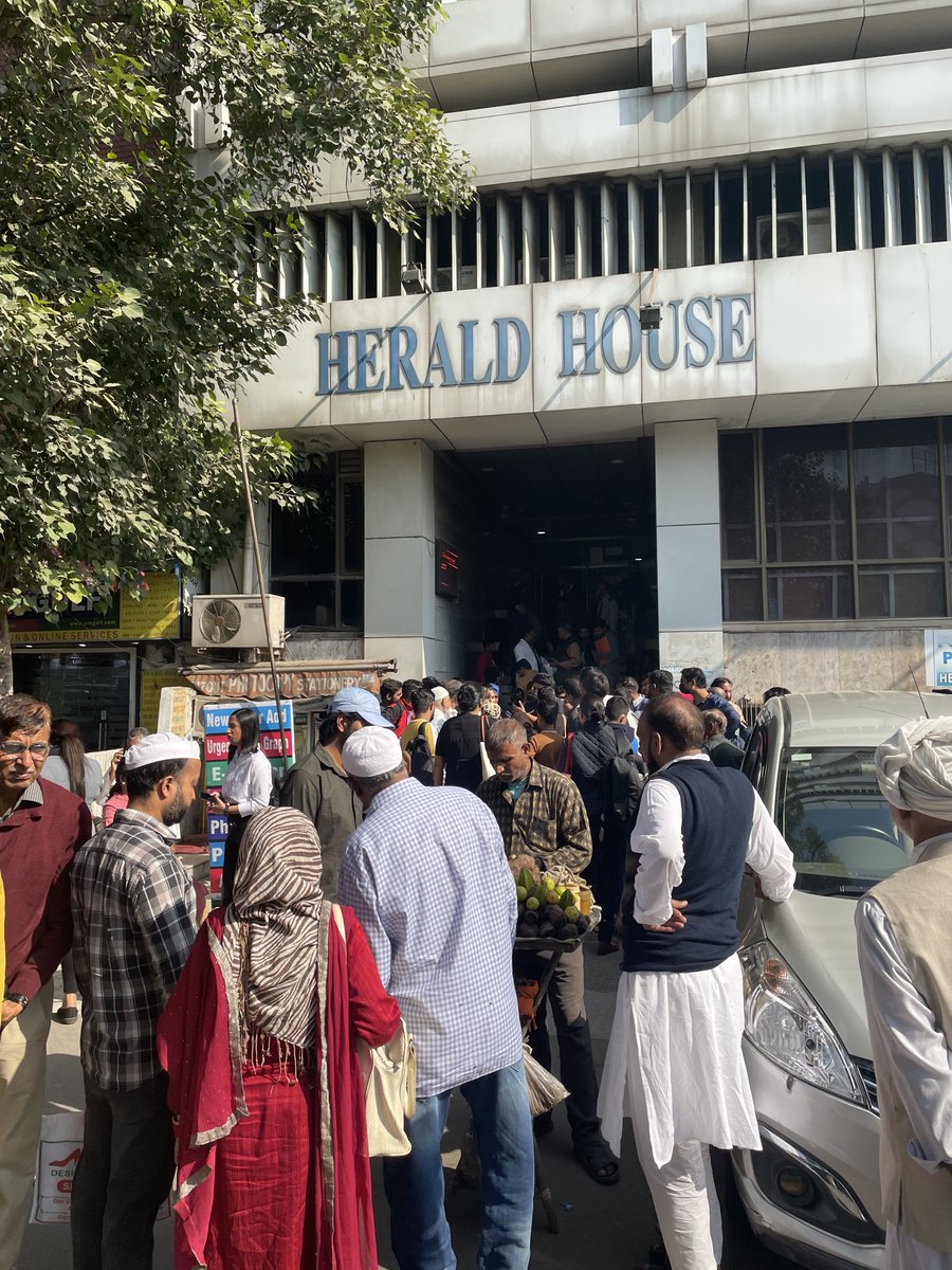 ManojNanda9's tweet photo. I’m Manoj Nanda had an appointment for the renewal of passport for my wife under the urgent mode but after reaching here I came to know that server is down since morning and hundreds of people are standing here for the reschedule but no answer from authorities https://t.co/lKZ4U0DsJp