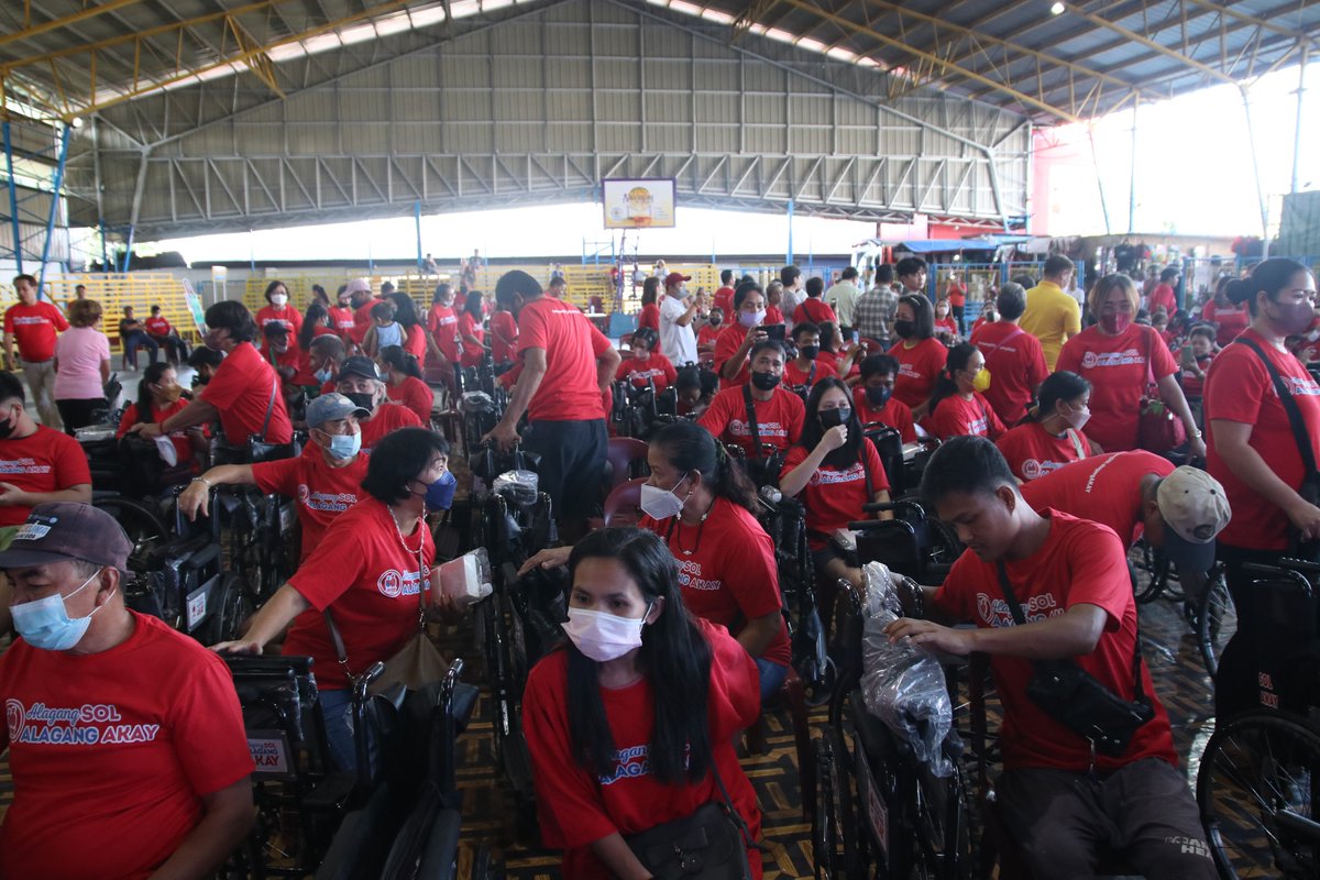 AlagangAkay's tweet photo. 200 wheel chair, 200 #PWD ang ating natulungan dito sa
#AlagangAkay
#AlagangSol https://t.co/WUfSBiNPHd