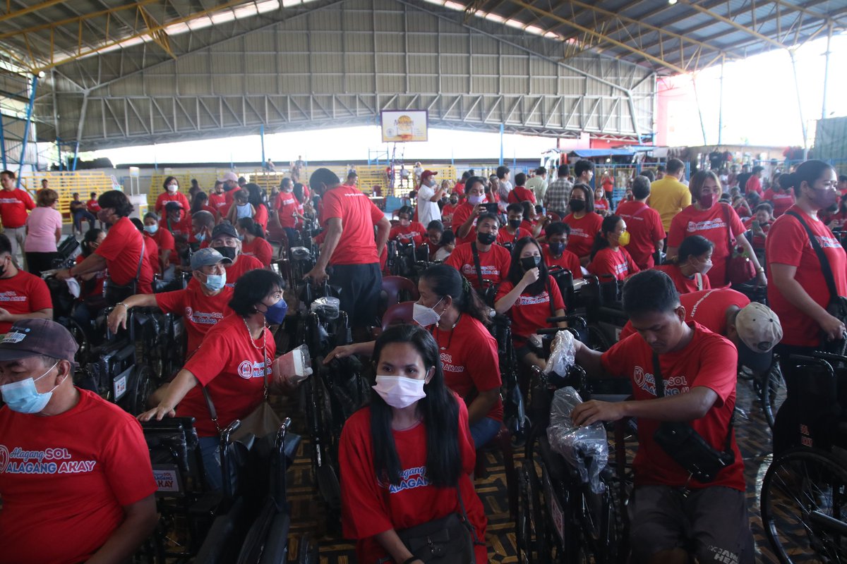 AlagangAkay's tweet photo. 200 wheel chair, 200 #PWD ang ating natulungan dito sa
#AlagangAkay
#AlagangSol https://t.co/WUfSBiNPHd