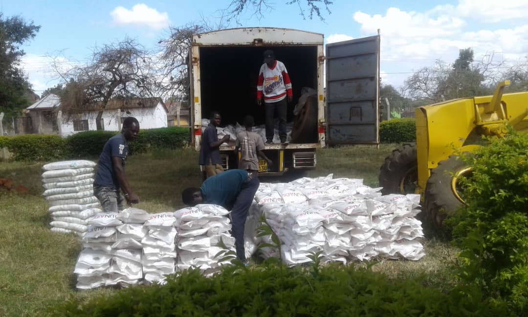 NAFOPHANU's tweet photo. Our District Coordinators are on ground distributing food to vulnerable families of people living with HIV in the Karamoja region.
@IrlEmbUganda
@UNAIDS_UG
@aidscommission
@AKF_EA

#BeyondMyPill
#TogetherforaPositiveDifference https://t.co/Xf7rgqKTsO