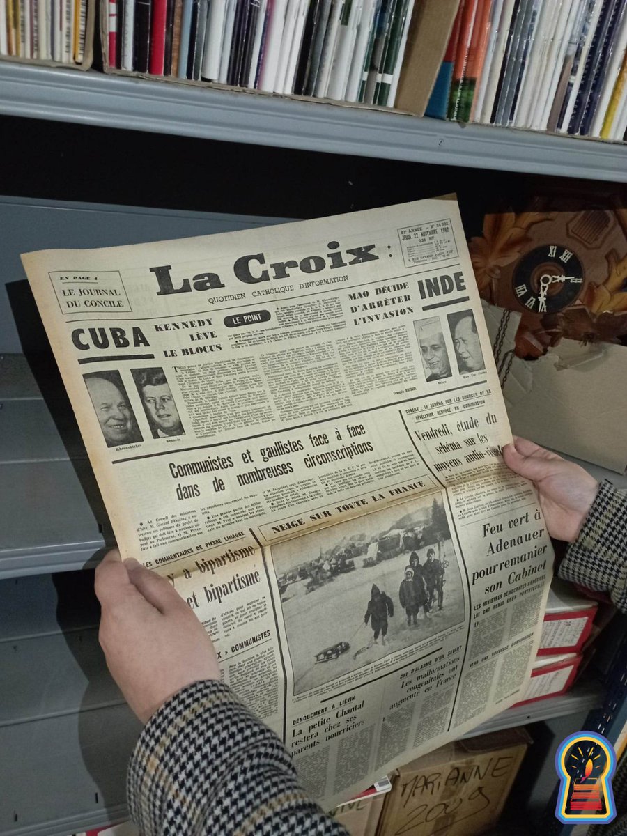 Bonjour, nous sommes le 22 novembre 1962.
Communistes et gaullistes sont face à face dans de nombreuses circonscriptions au second tour des législatives.
À la une de <a href="/LaCroix/">La Croix</a> également : Kennedy lève le blocus naval de Cuba instauré le 22 octobre.