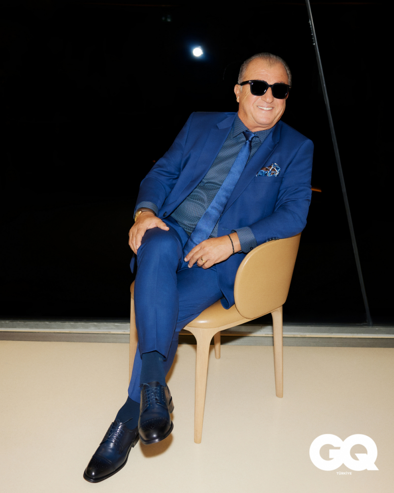 PesindeyizApp's tweet photo. 🗣 Fatih Terim:

"Ben futbola aşığım, tüm gün futbol izledikten sonra bile gecenin bir yarısı bir televizyon kanalında futbol maçına denk gelirsem, dünyanın en mutlu insanıyım."

🔗 (GQ) https://t.co/WW9wt2hD9L