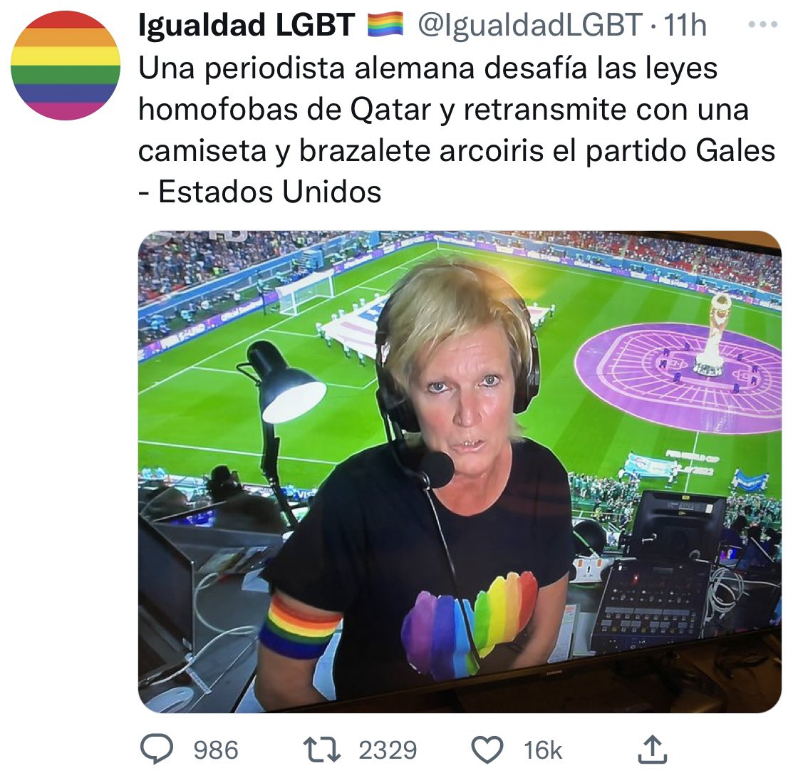 j_giner's tweet photo. Dos mujeres siendo más valientes, desafiantes y comprometidas que once machos dándole patadas a un balón a lo testosterona-Braveheart. Ninguna sorpresa. Vivan ellas. https://t.co/NGLFg8E7jX