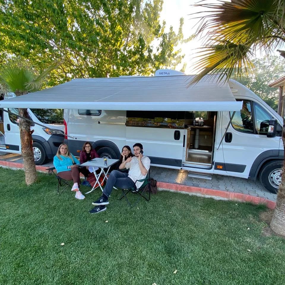 Outdooratr's tweet photo. Doğanın tam ortasında, konforlu karavanlarda konaklayıp aktivitelerle eğlenceye doyacağınız harika bir kampa kim hayır diyebilir ki?

9-11 Aralık'ta gerçekleşecek 'Karavan Aile Kampı'na katılmak için 👇🏻

https://t.co/MipIrGdqZW üzerinden bilet satın alabilirsiniz. https://t.co/REE21Uwhjl