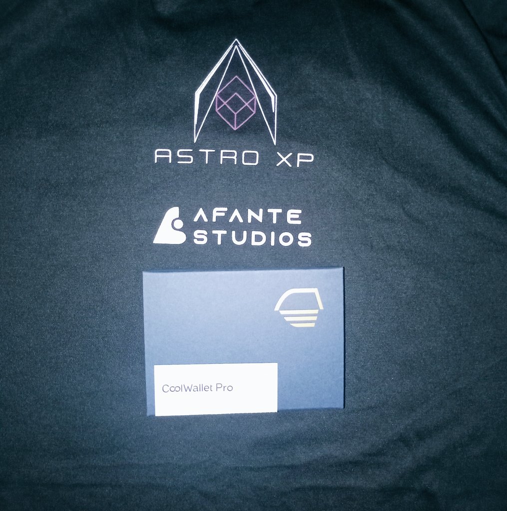 sp1c3r125's tweet photo. "not your keys, not your crypto" 
Thank you @PlayAstroXP  for the @coolwallet, shirt, and tumbler. 🔥🔥🔥
@jmsfnt @clapseth

#AstroXP
#PHWeb3Fest 
#phweb3festival https://t.co/Y2kiHm69qD
