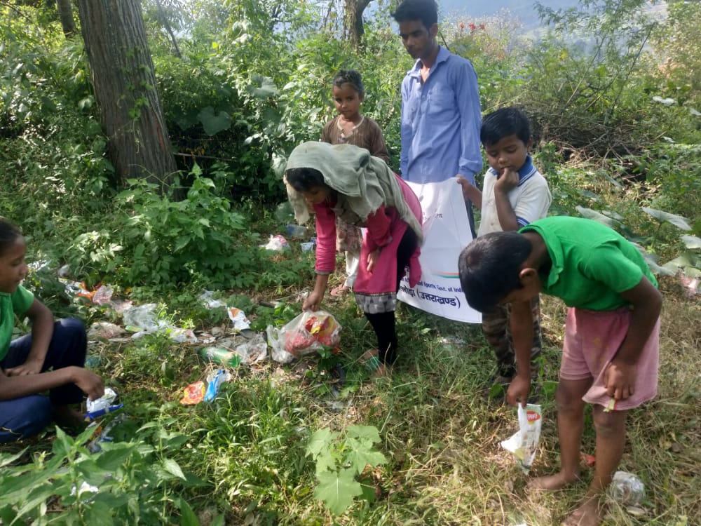 NYKAlmora's tweet photo. #CleanIndia2022 @NyksUttarakhand @NYKAlmora @Nyksindia @YASMinistry @DDnews_dehradun @ianuragthakur @DmDeoAlmora @ukcmo https://t.co/HlNXVCvurY