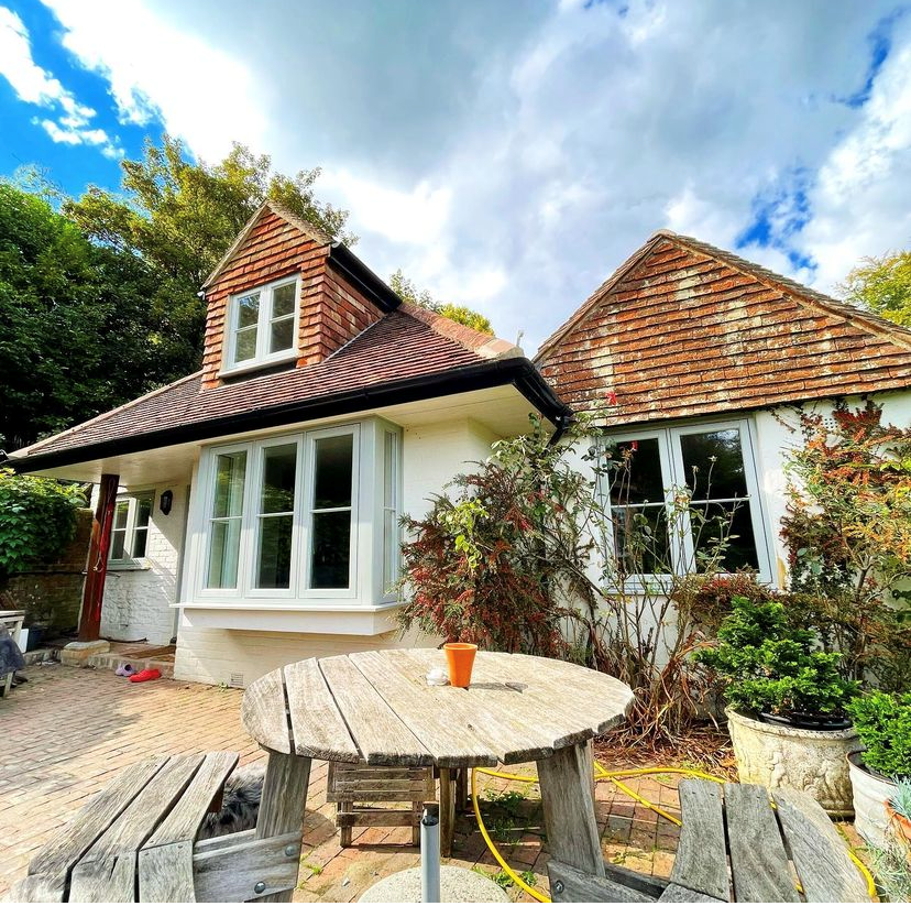 residence9's tweet photo. 😍A lovely R9 Painswick installation; roll on summer to sit outside and admire the windows.🌞
🛠️Installed by @bramleywindows
Start your #myresidence journey https://t.co/pVtYEjY7sS
#residencecollection #timberalternative #newwindows #cottageliving #countrylife #painswick https://t.co/kS8dN0s6MY