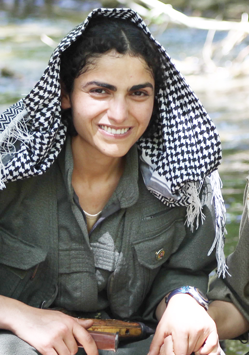 Gießen'dan yol alarak başladığın kavgada hep inatçı, hep neşeli, hep direngen, hep sorgulayıcı oldun. Sana saygı sana minnet ey savaşçı...
#Sema
#FatmaMarangoz