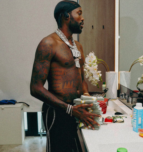 DailyLoud's tweet image. Meek Mill says he only made 11 million in 10 years off his music 👀