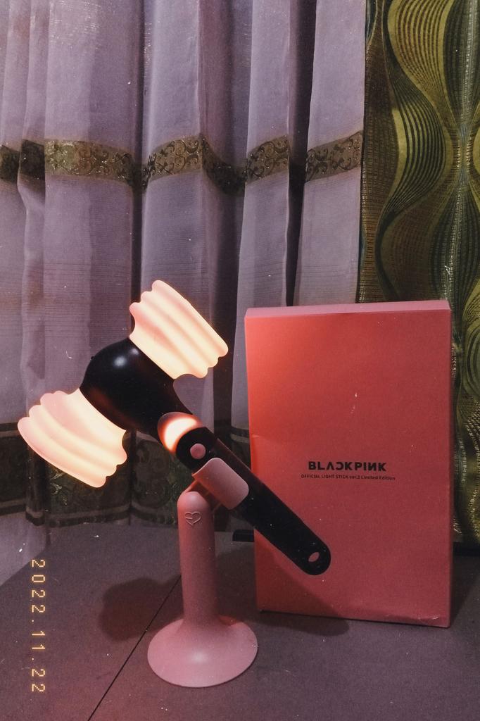 beautkdrama's tweet photo. my blackpink lightstick ver 2 came home today. ready na sa march 25!!! 🥳
thank you, @uwukpopmerch!!! 💗
#UKMFeedback https://t.co/jnRfQ557DY