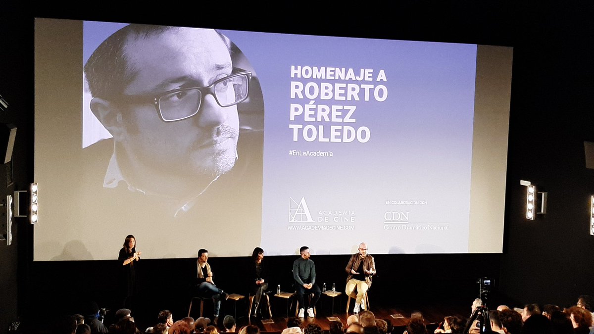 Anoche, hermoso y emotivo homenaje a Roberto Pérez Toledo en <a href="/Academiadecine/">Academia de Cine</a> con la proyección de 14 de sus cortometrajes. Su última película "Lugares a los que nunca hemos ido" está disponible en las plataformas.  <a href="/DeepEntrtnmnt/">Deep Entertainment</a>