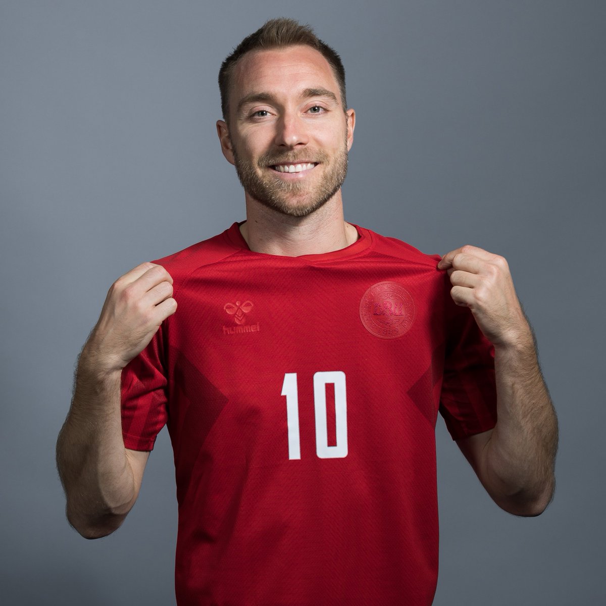 CBSSportsGolazo's tweet photo. Almost 18 months ago Christian Eriksen suffered a cardiac arrest while playing for Denmark at Euro 2020.
His recovery and comeback has been nothing but miraculous.
Today Eriksen will play in his first major tournament since that day in June 2021. ❤️ https://t.co/prtFIoDQDr