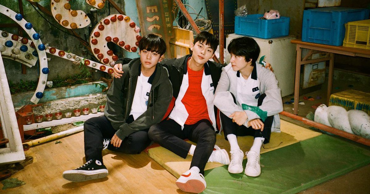 winklanguage's tweet photo. Q. 작품 속 눈에 띄는 부분인 케미. 러브라인처럼 비춰지는 부분도 등장했다.

A. 러브라인이라고 생각해주시면 감사하지만, 그렇게 생각하고 연기하지는 않았다. 성장물이라 우정을 쌓으면서 생기는 면이 달콤하게 보이는 면이 있지 않을까라는 생각을 하고 있다.

-약한영웅 라운드 인터뷰, #박지훈 https://t.co/W4JWfnZzUx