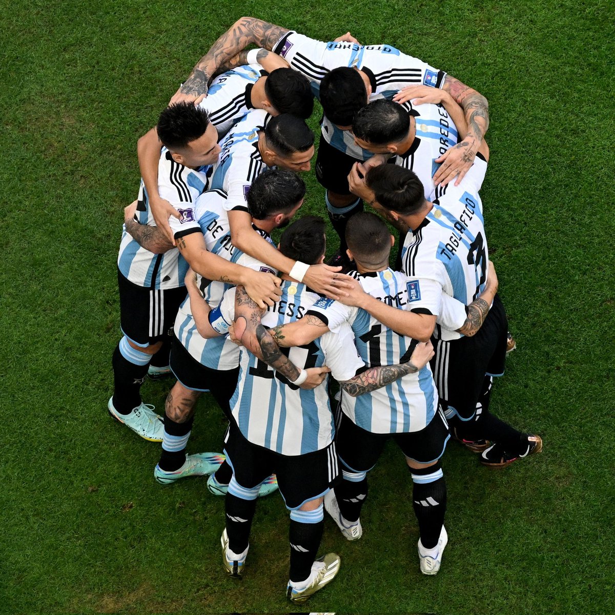 Un cachetazo tremendo. 

Pero es imposible no creer en este grupo. Vamos Argentina el sábado.