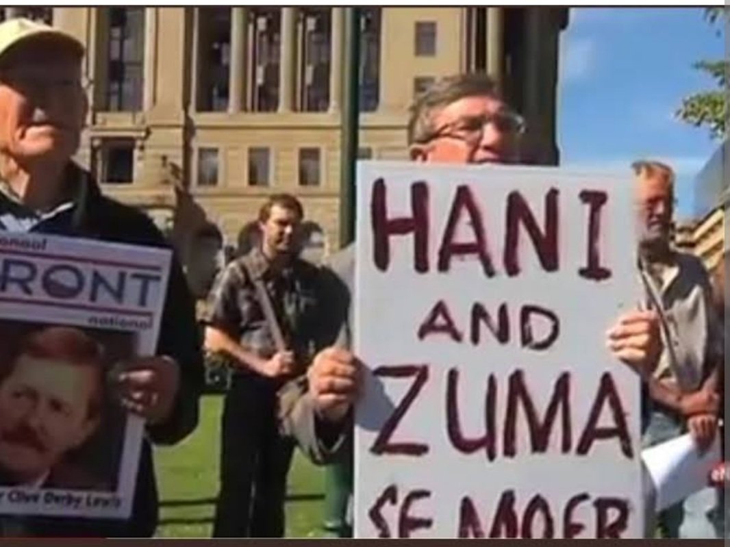 ZGifto's tweet photo. Many white South Africans hated Chris Hani and end up using their black agents to kill him. Now the existance of Zuma irritate them, they are using their black agents in ANC NEC , media and judiciary to destroy him. There is no Mandela to stop the people from reacting. @LandNoli https://t.co/avHa93fjvr