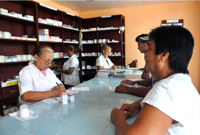 FernandezMaryde's tweet photo. Desde el Buró Provincial del Partido en #Cienfuegos felicitamos a los trabajadores farmacéuticos en su día.  Por su constancia en el trabajo diario, su entrega en estos tiempos difíciles y su amor por la profesión 👉 FELICIDADES!!!
#JuntosPorCuba #CienfuegosTrabajaViveYCrece https://t.co/bxLDiz8Hzt