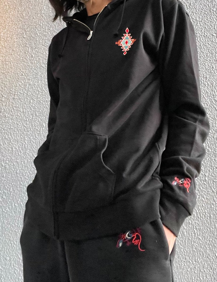 trinity_ism's tweet photo. オルテガ刺繡パーカーと裏起毛スウェットパンツ。
今の時期にちょうどよい組み合わせです。

https://t.co/hpETOJ2VCo

身体がめっちゃ楽ですｗ

#パーカー https://t.co/LXpExqv0rL