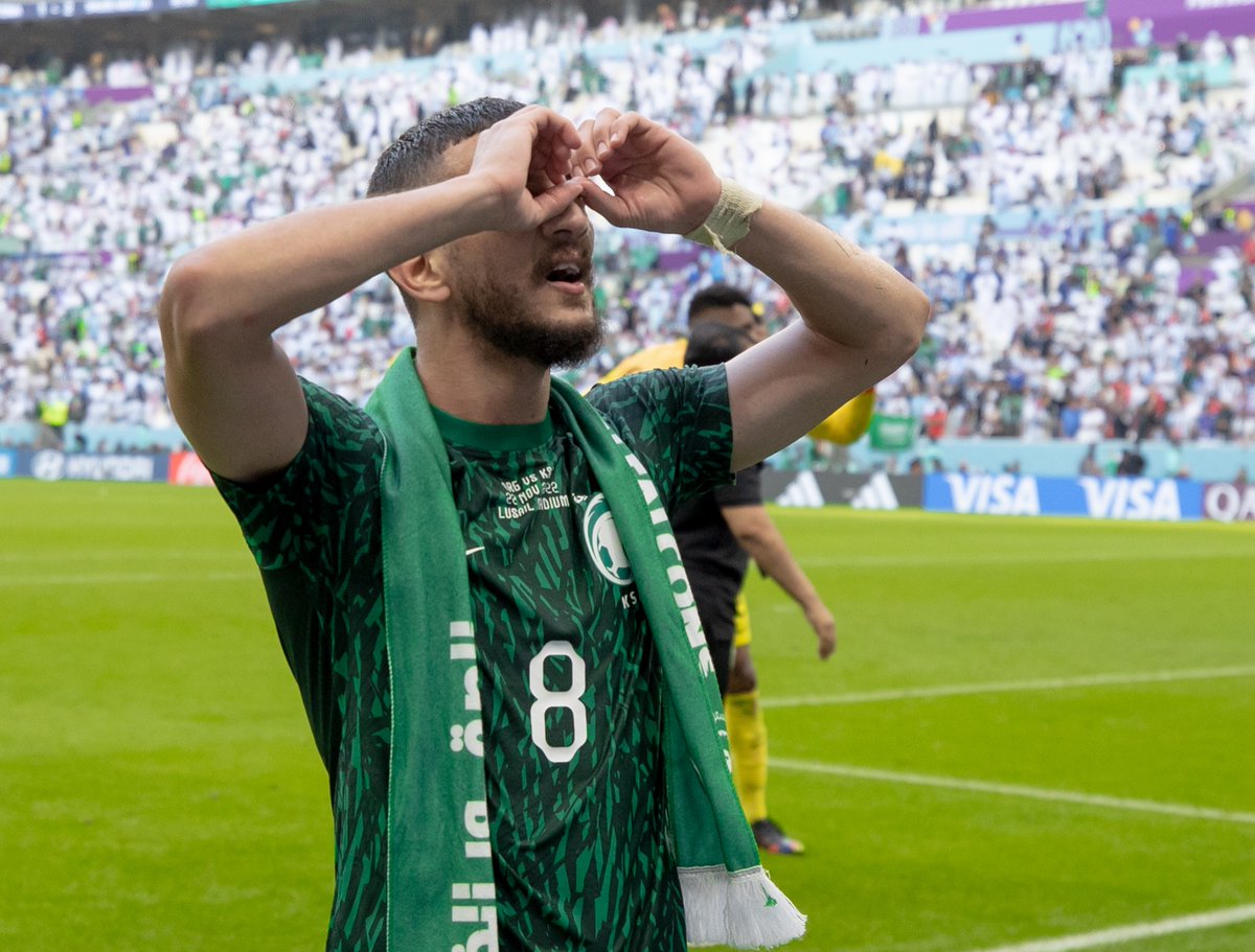 SaudiNT's tweet photo. كذا احتفلوا صقورنا 🦅 
جمهورنا كيف احتفل 🤩!؟ https://t.co/NUgIPZYJQd