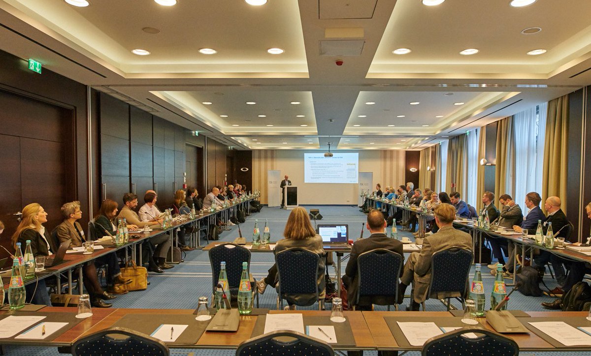 FSA_Pharma's tweet photo. Wir freuen uns über ein volles Haus beim diesjährigen Treffen der Compliance-Beauftragten unserer Mitgliedsunternehmen in Berlin. Nach zwei digitalen Jahren tauschen wir uns heute wieder persönlich zu aktuellen Themen der Zusammenarbeit im #Gesundheitswesen aus. https://t.co/4pkLdhcUdp