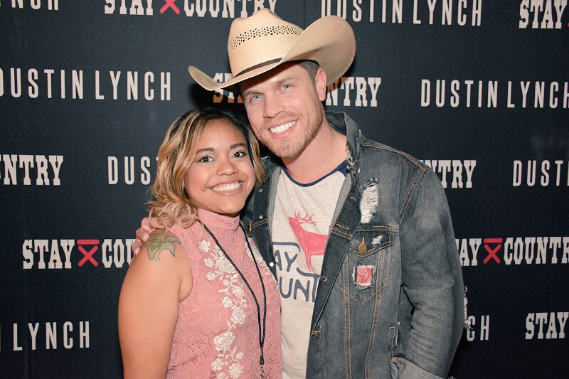 PandaNisha1's tweet photo. Hey @dustinlynch , I hear you’re lonely… Well so am I… I’m not your type, but we can become great friends and kick loneliness’s butt together! (When my dialysis and your busy schedule permit of course.) Because you are my favorite!! 😉😊 https://t.co/sfYOV7fwWm