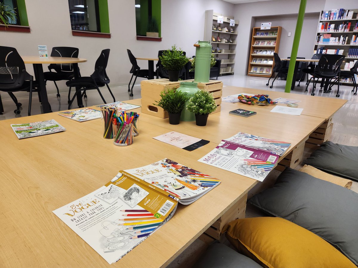 mlaflam3's tweet photo. Les journées zen sont de retour @UQO Profitez du moment à la bibliothèque A-Taché. De plus, nous accueillerons des visiteurs spéciaux le 23 novembre, de 11h à 13h, pour l'activité de zoothérapie. Au plaisir de vous y voir! https://t.co/6kvIPIWkkU