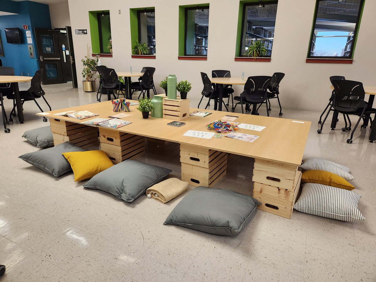 mlaflam3's tweet photo. Les journées zen sont de retour @UQO Profitez du moment à la bibliothèque A-Taché. De plus, nous accueillerons des visiteurs spéciaux le 23 novembre, de 11h à 13h, pour l'activité de zoothérapie. Au plaisir de vous y voir! https://t.co/6kvIPIWkkU