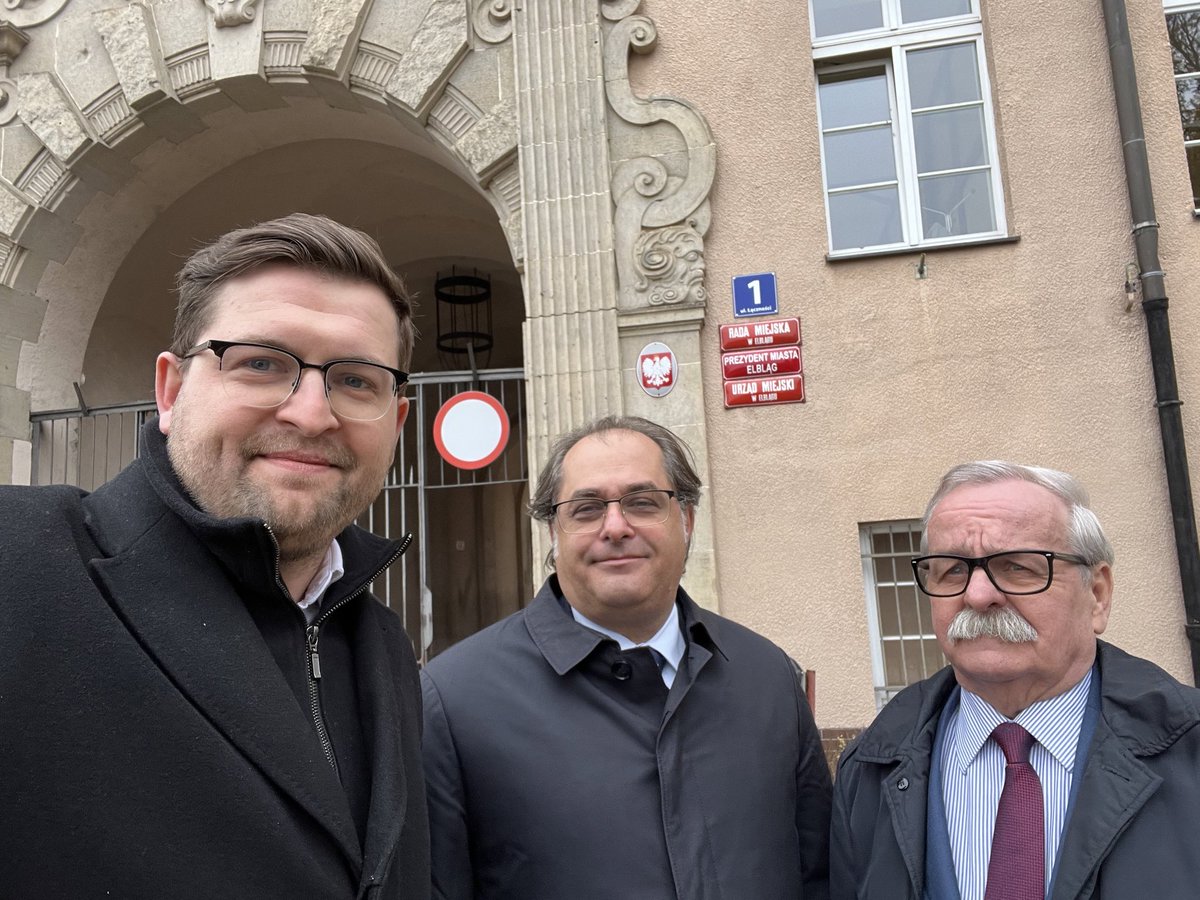 Elbląg musi się rozwijać, ściągać inwestorów i tworzyć miejsca pracy❗️Ważną częścią tego rozwoju powinien być elbląski port ⚓️ - jako IV port RP 🇵🇱 Kto tego nie rozumie działa na szkodę Elblążan❗️Rządowe 1️⃣0️⃣0️⃣ mln zł na inwestycje w porcie czeka na decyzje władz miasta. Odwagi❗️